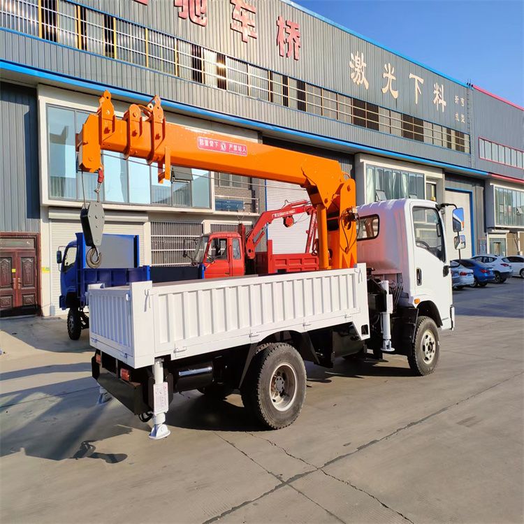双溪区三轮随车吊定制 农用改装机自备吊中瑞长期出售